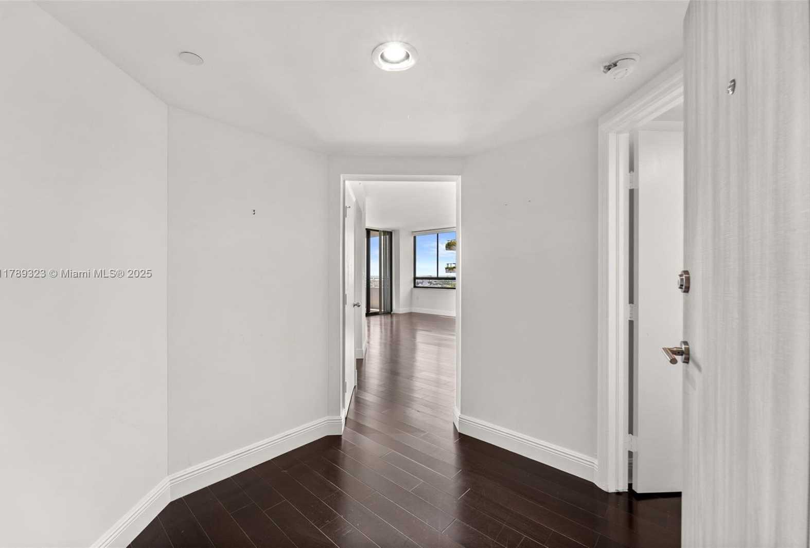 Small Image of 1330 WEST AVE #1614, Miami Beach Number 5