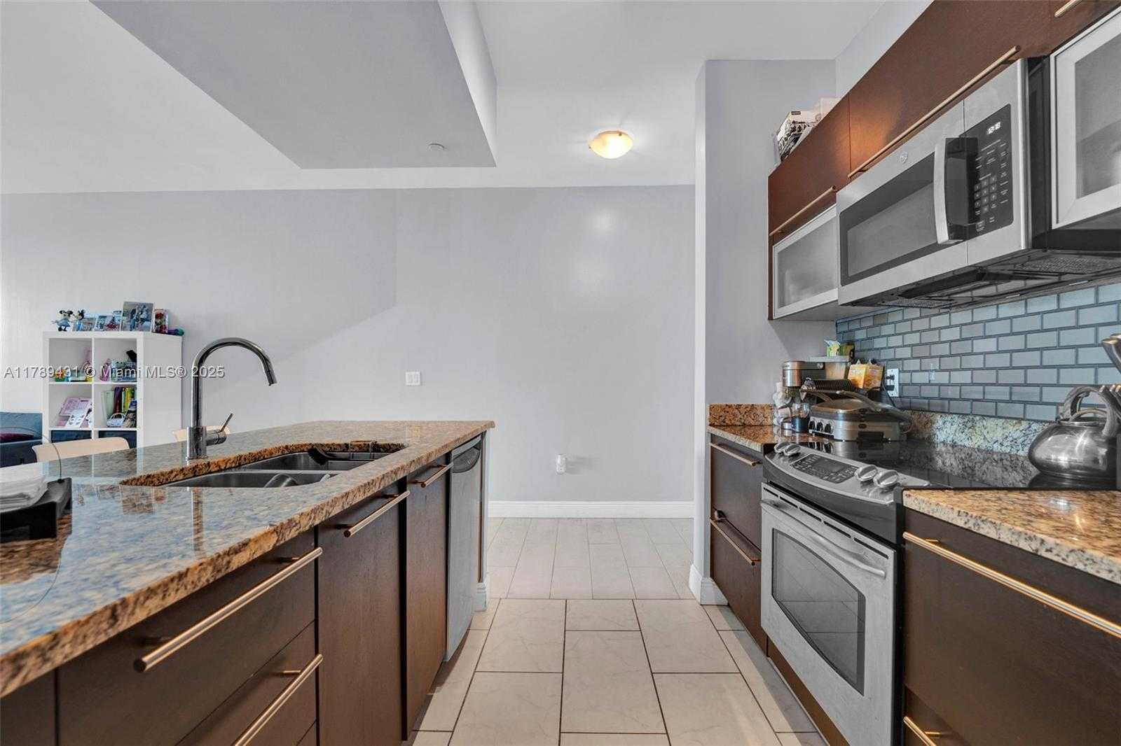 Small Image of 951 BRICKELL AVE #3801, Miami Number 11