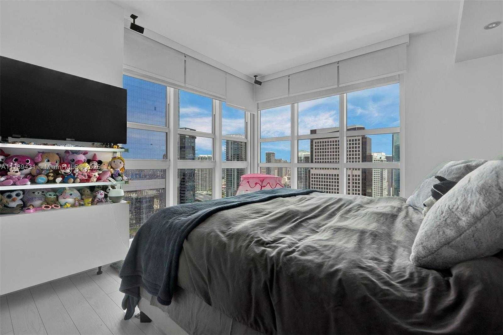 Small Image of 951 BRICKELL AVE #3801, Miami Number 14