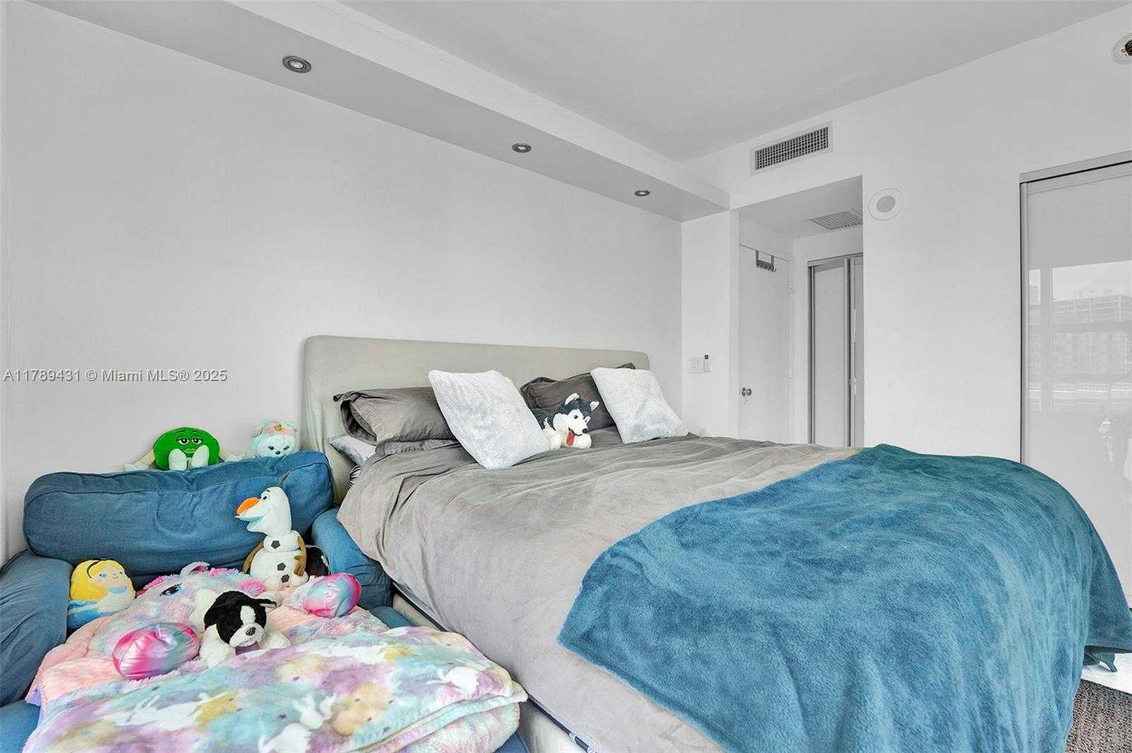 Small Image of 951 BRICKELL AVE #3801, Miami Number 15