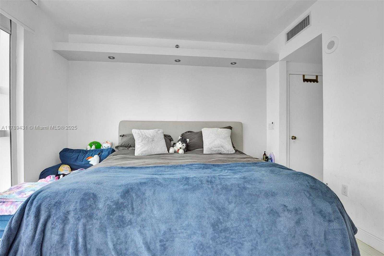 Small Image of 951 BRICKELL AVE #3801, Miami Number 16