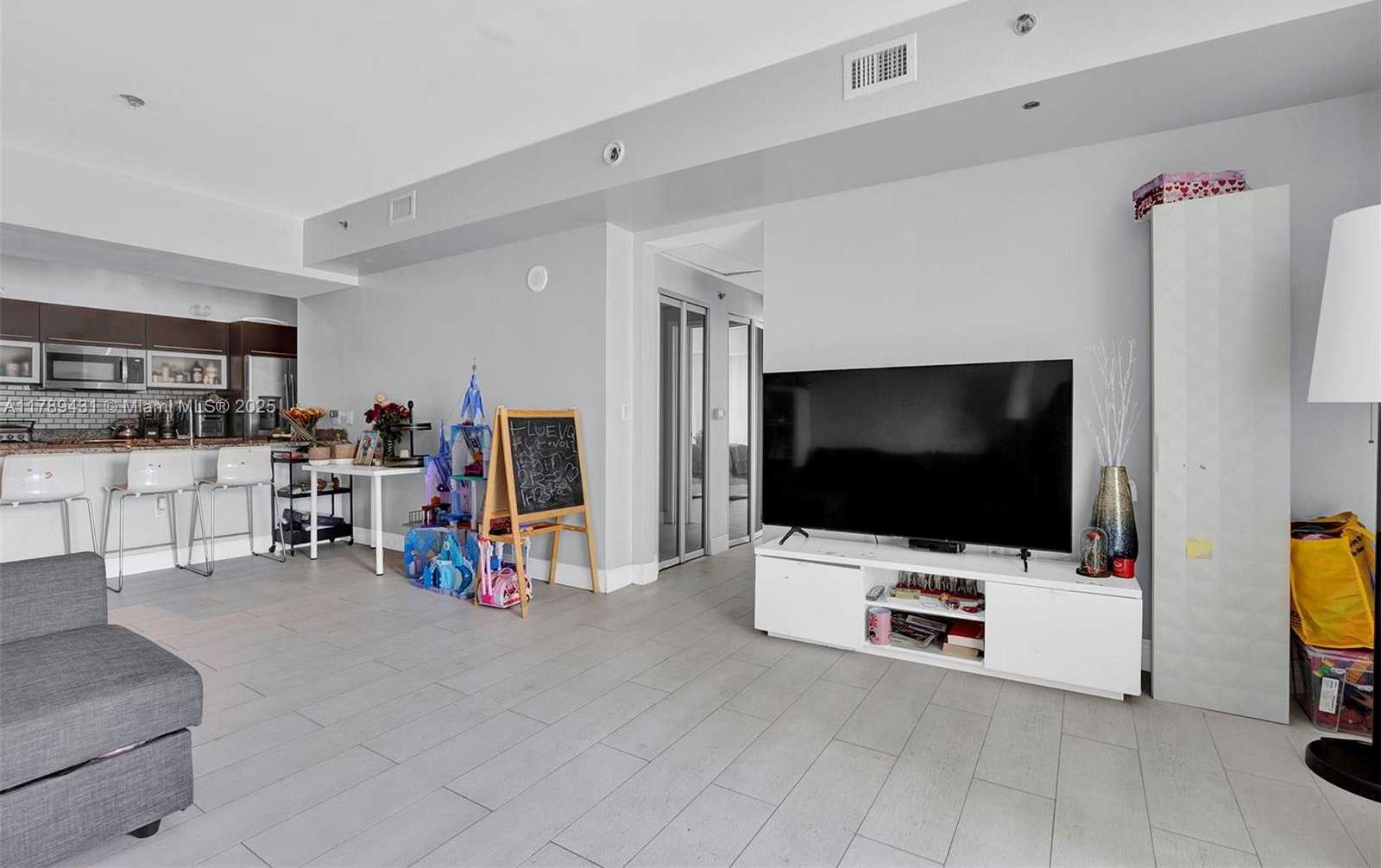 Small Image of 951 BRICKELL AVE #3801, Miami Number 6
