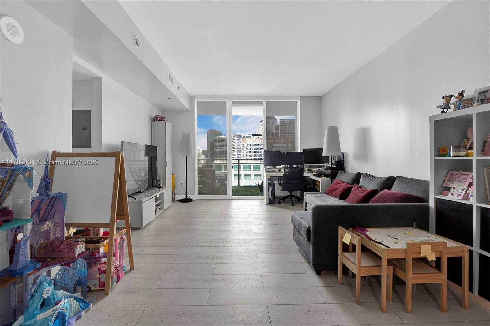Small Image of 951 BRICKELL AVE #3801, Miami Number 7