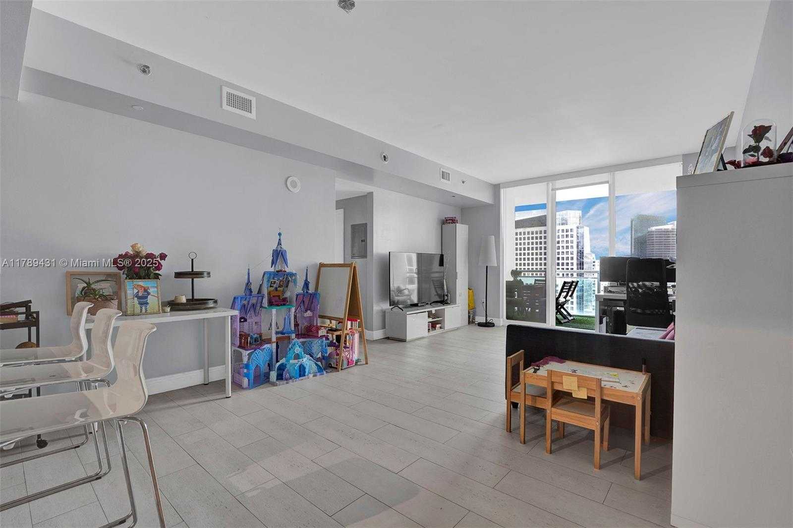 Small Image of 951 BRICKELL AVE #3801, Miami Number 8