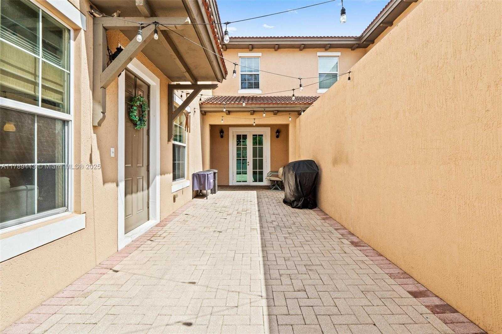 Small Image of 14637 SOUTH WEST 15TH ST, Pembroke Pines Number 3