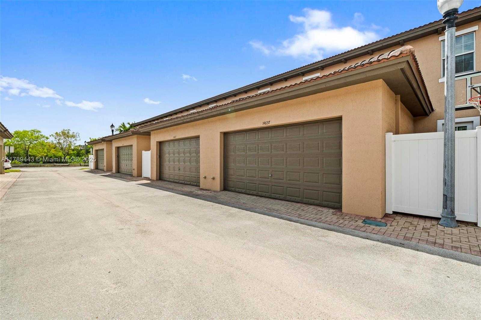 Small Image of 14637 SOUTH WEST 15TH ST, Pembroke Pines Number 37