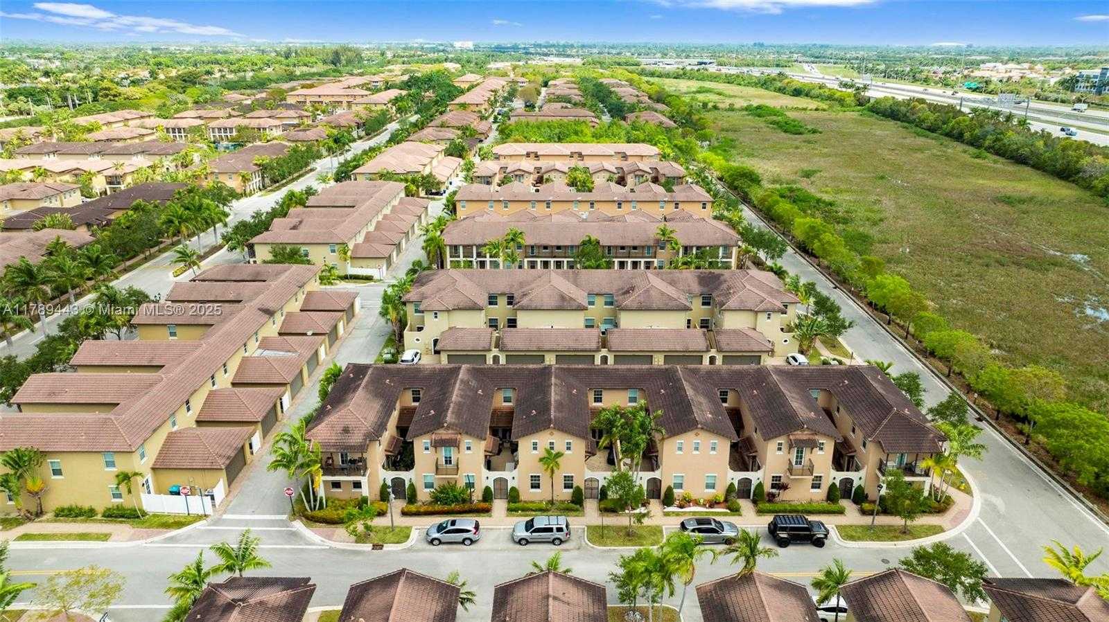 Small Image of 14637 SOUTH WEST 15TH ST, Pembroke Pines Number 44