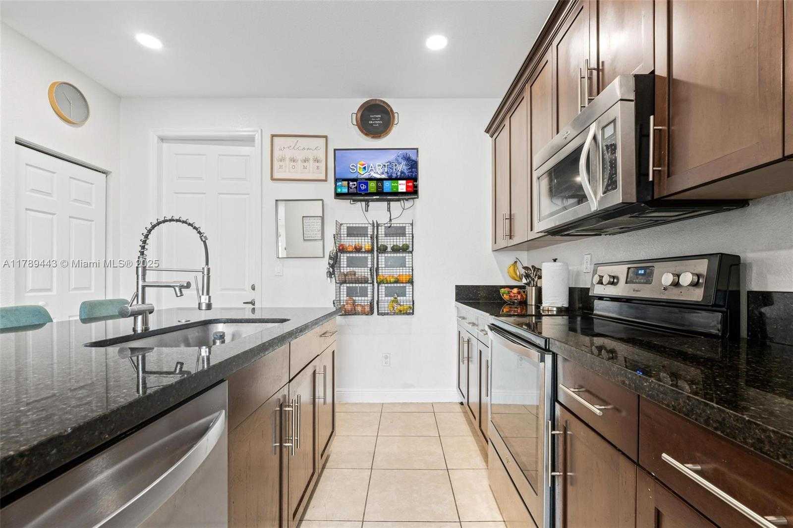Small Image of 14637 SOUTH WEST 15TH ST, Pembroke Pines Number 7