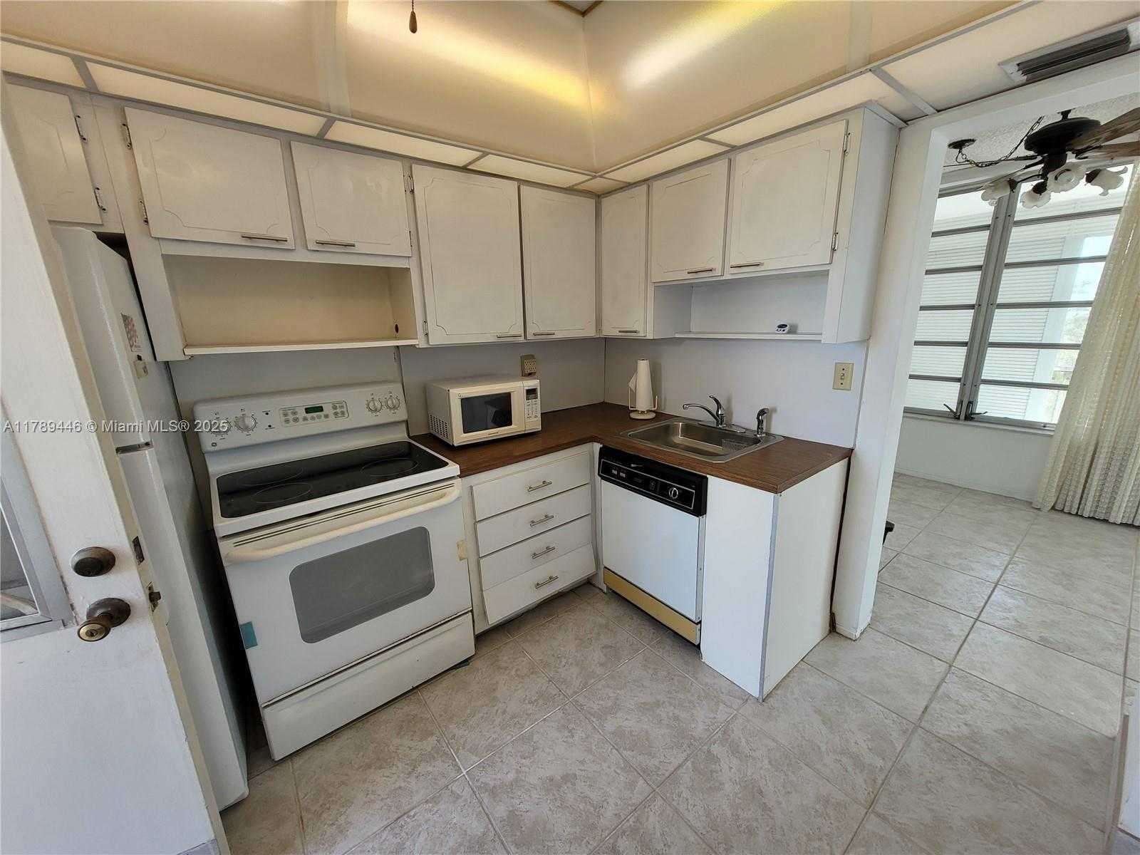 Small Image of 2930 POINT EAST DR #E603, Aventura Number 18
