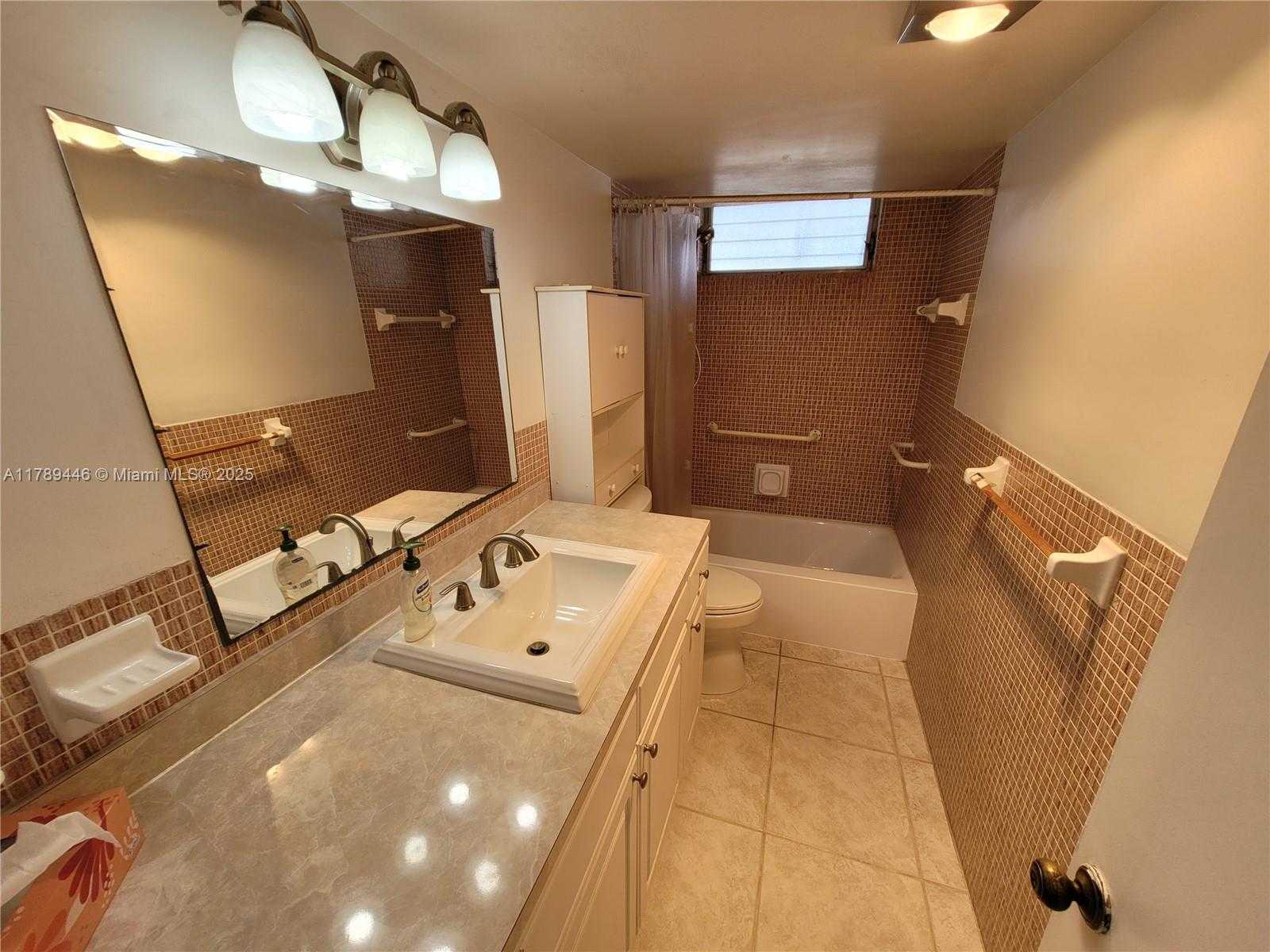 Small Image of 2930 POINT EAST DR #E603, Aventura Number 34