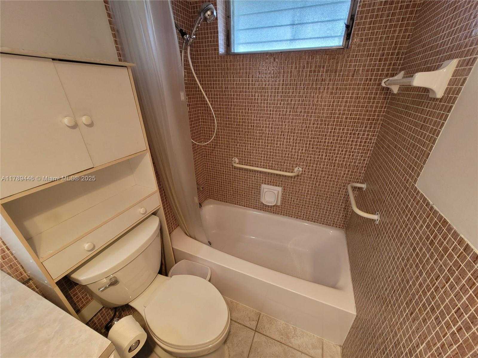 Small Image of 2930 POINT EAST DR #E603, Aventura Number 36