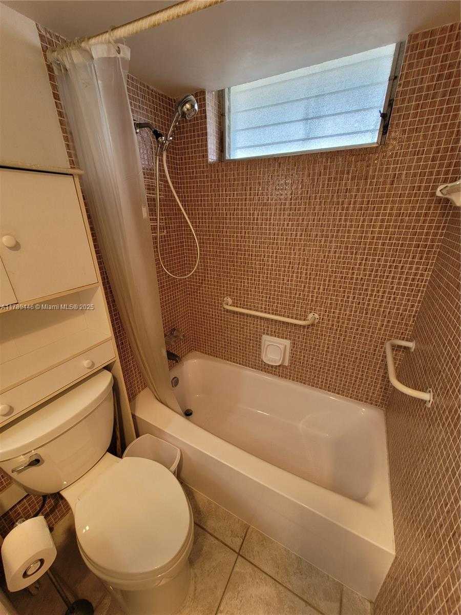 Small Image of 2930 POINT EAST DR #E603, Aventura Number 37