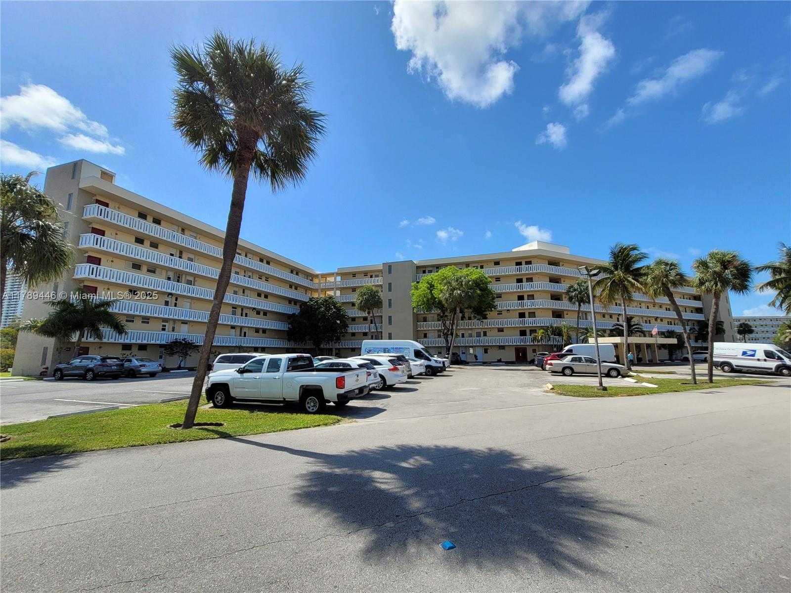 Small Image of 2930 POINT EAST DR #E603, Aventura Number 4