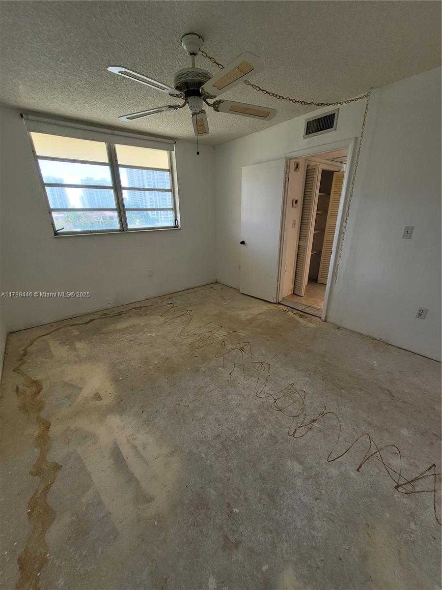 Small Image of 2930 POINT EAST DR #E603, Aventura Number 46