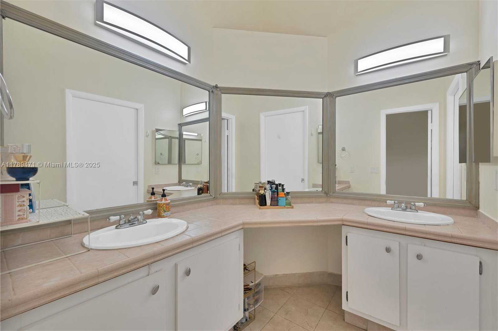 Small Image of 3510 MAGELLAN CIR #726, Aventura Number 14