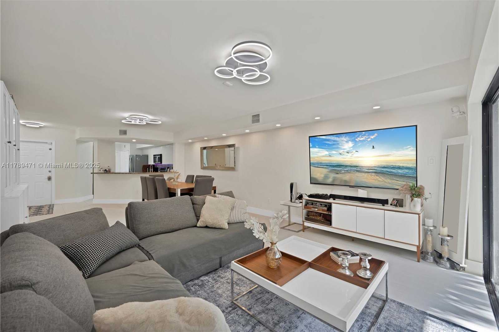 Small Image of 3510 MAGELLAN CIR #726, Aventura Number 4