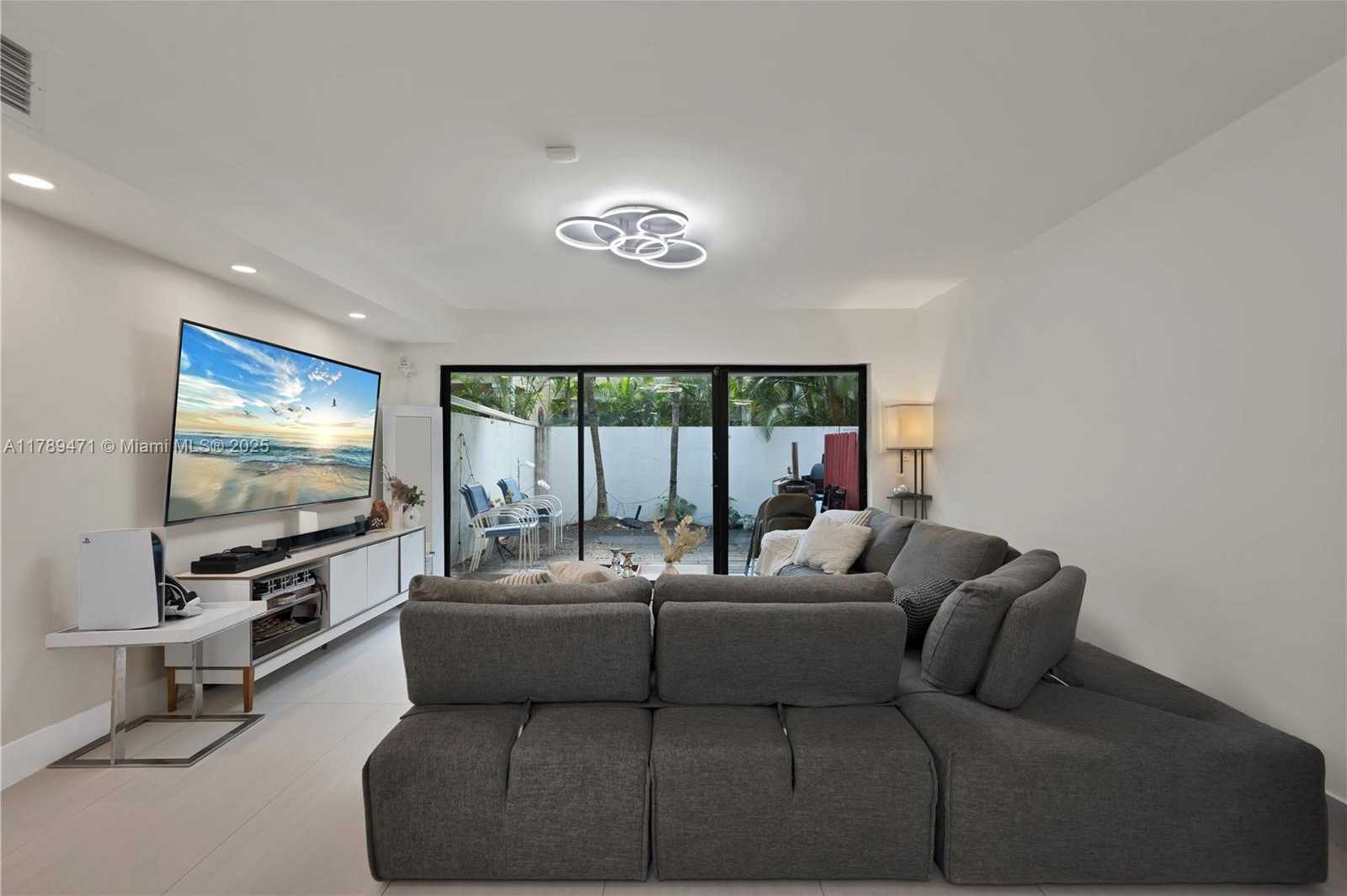 Small Image of 3510 MAGELLAN CIR #726, Aventura Number 5