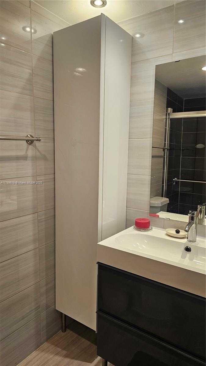 Small Image of 1825 SOUTH OCEAN DR #PH-9, Hallandale Beach Number 16