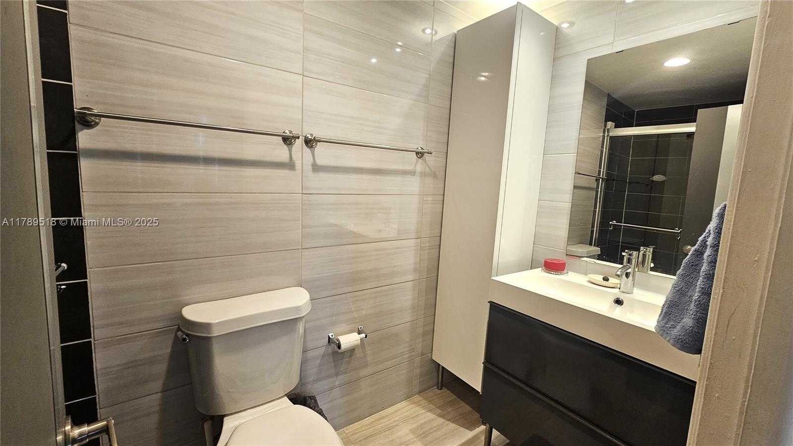 Small Image of 1825 SOUTH OCEAN DR #PH-9, Hallandale Beach Number 17