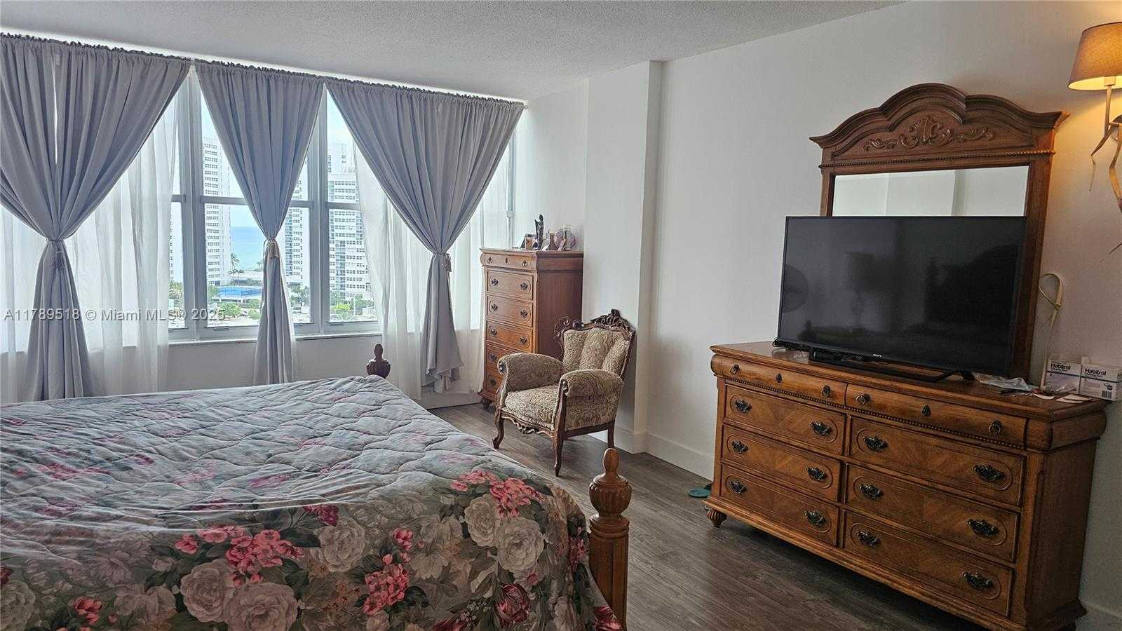 Small Image of 1825 SOUTH OCEAN DR #PH-9, Hallandale Beach Number 22