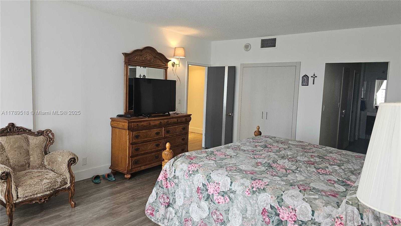 Small Image of 1825 SOUTH OCEAN DR #PH-9, Hallandale Beach Number 23