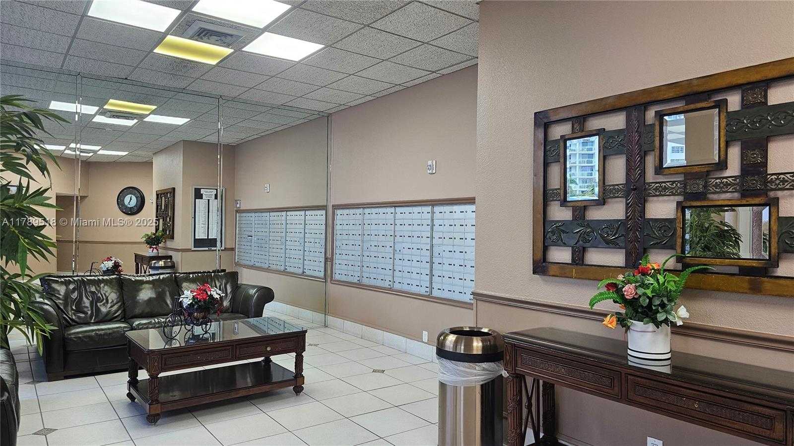 Small Image of 1825 SOUTH OCEAN DR #PH-9, Hallandale Beach Number 4