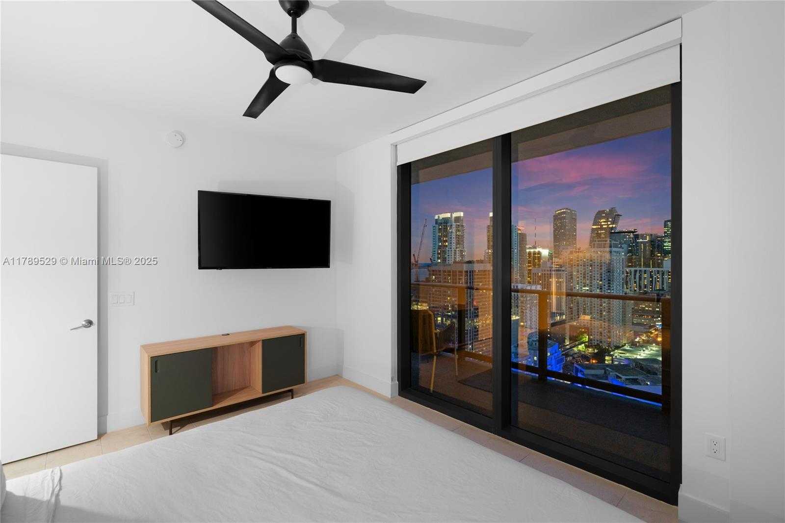 Small Image of 159 NE 6th St, Miami, FL 33132, USA Number 10