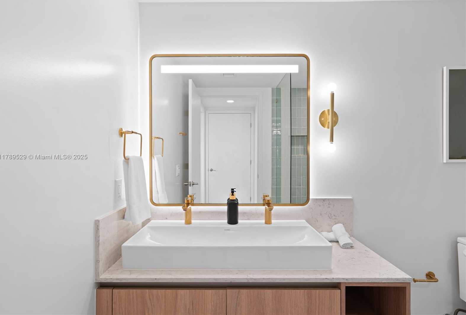 Small Image of 159 NE 6th St, Miami, FL 33132, USA Number 13