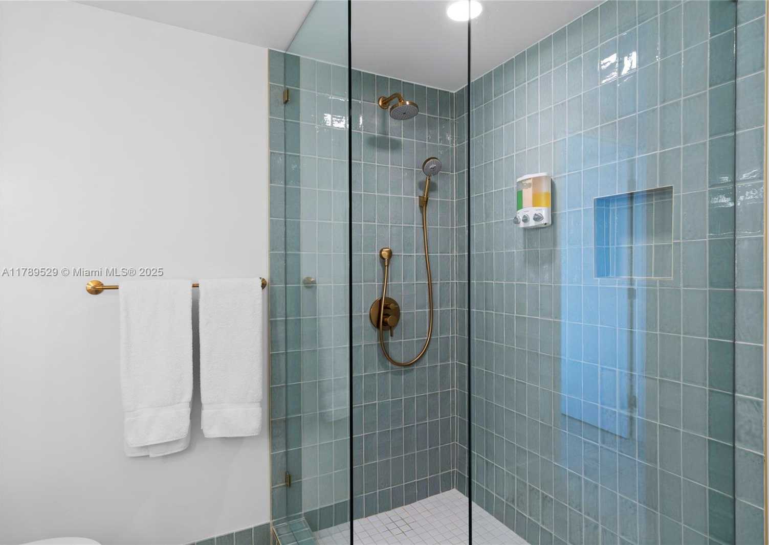 Small Image of 159 NE 6th St, Miami, FL 33132, USA Number 14