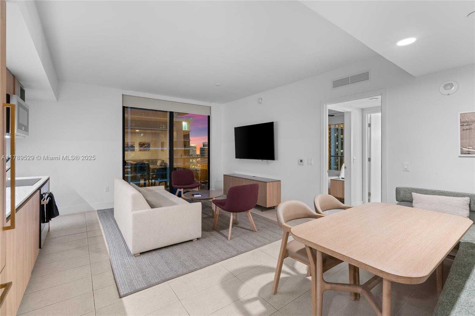 Small Image of 159 NE 6th St, Miami, FL 33132, USA Number 18