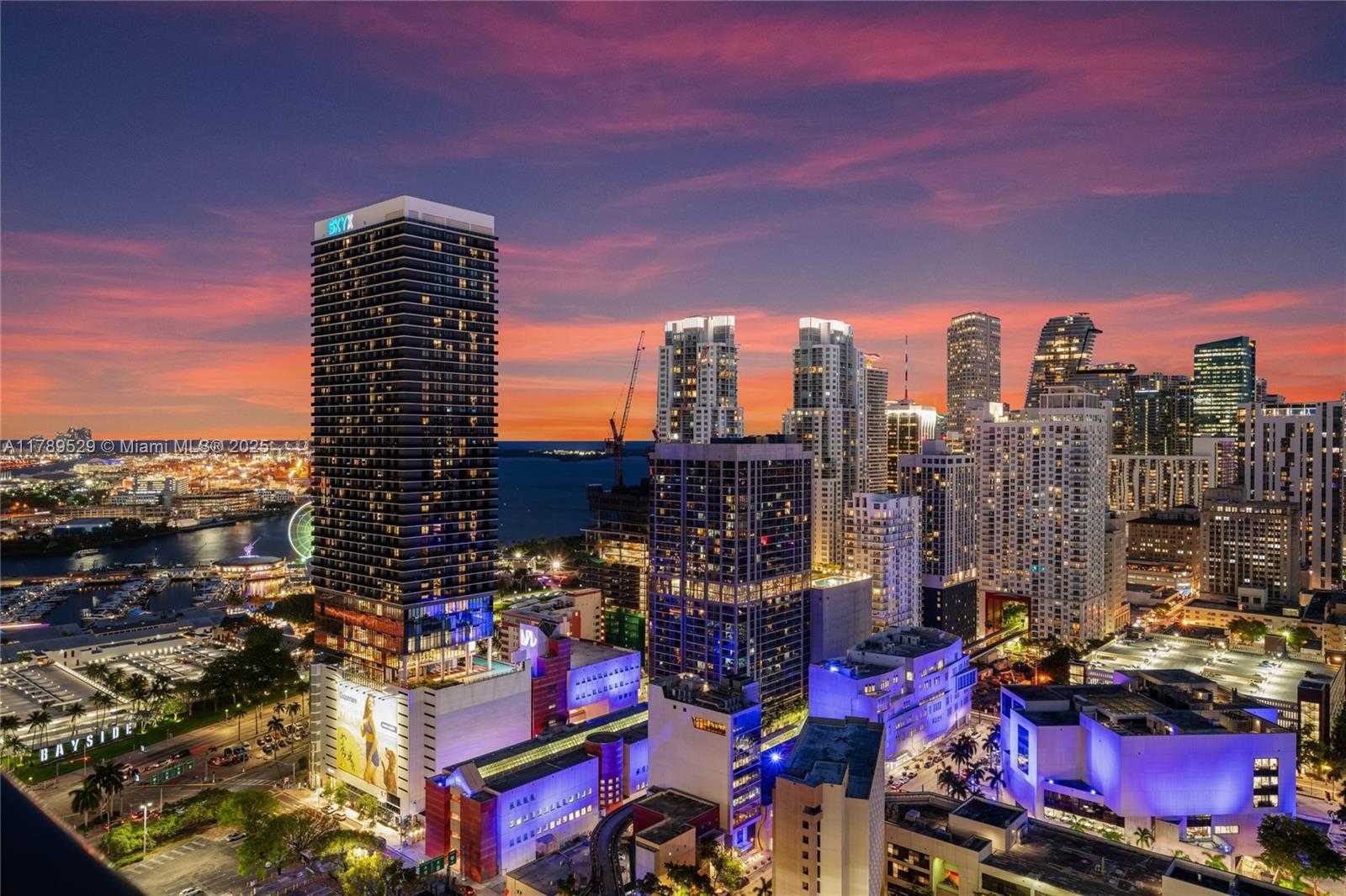 Small Image of 159 NE 6th St, Miami, FL 33132, USA Number 2