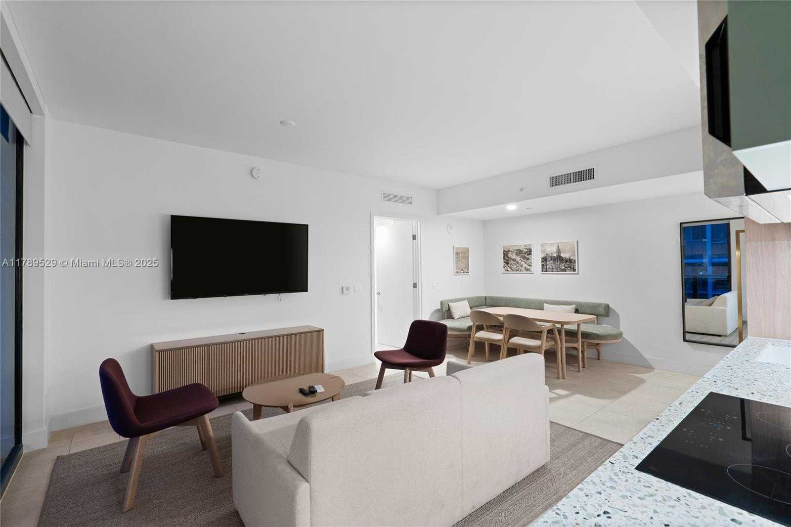 Small Image of 159 NE 6th St, Miami, FL 33132, USA Number 21