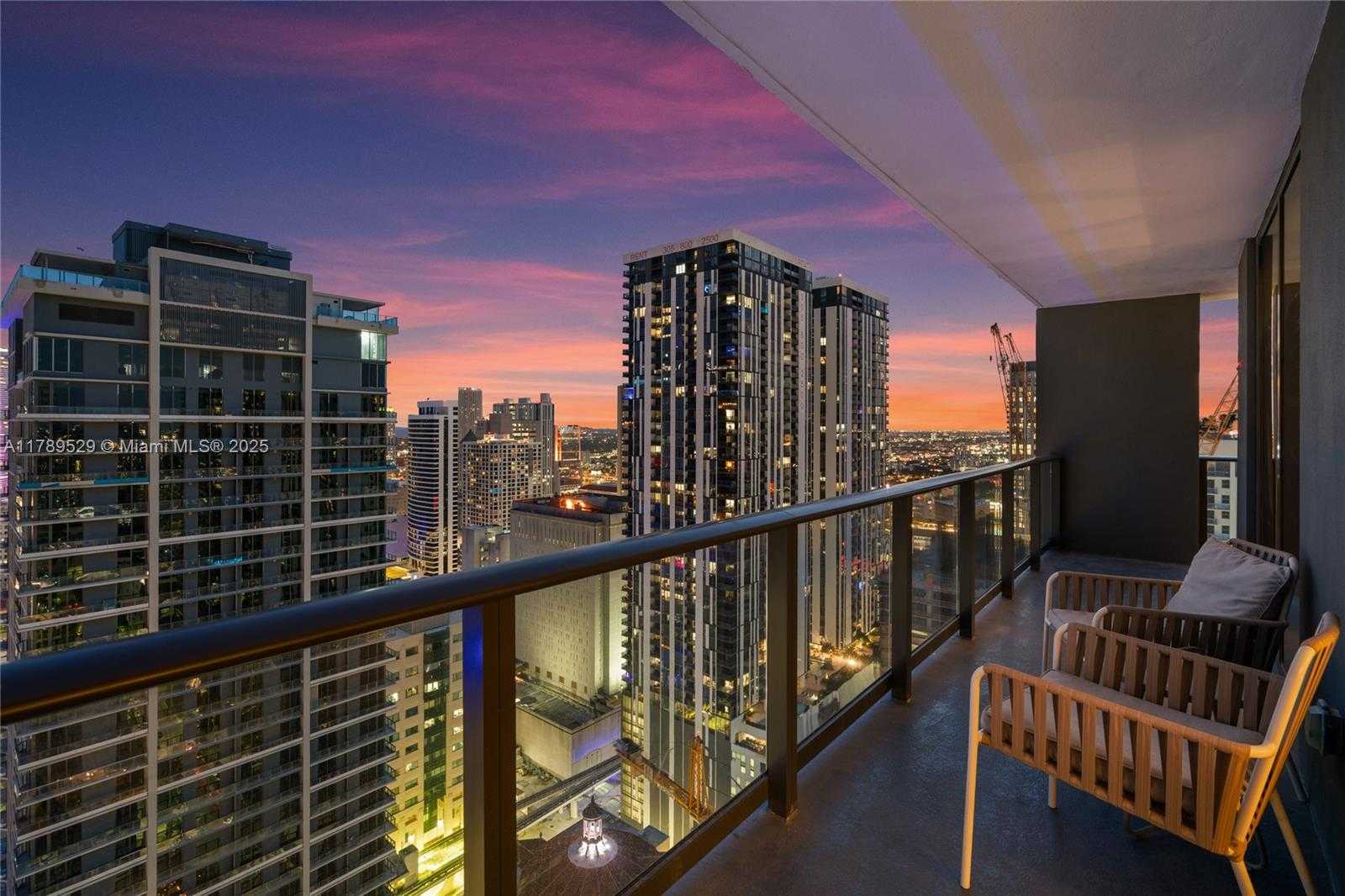 Small Image of 159 NE 6th St, Miami, FL 33132, USA Number 3