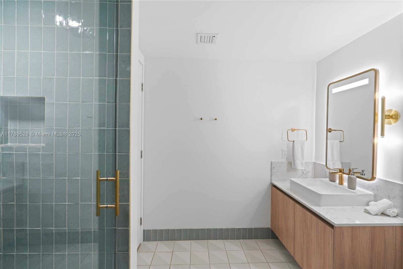 Small Image of 159 NE 6th St, Miami, FL 33132, USA Number 33