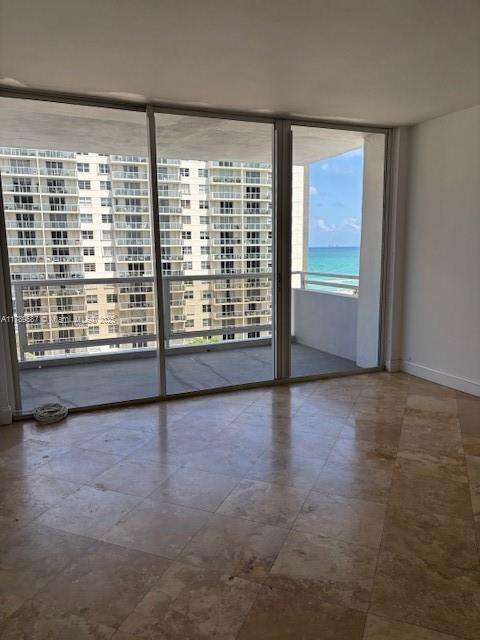 Small Image of 5700 COLLINS AVE #10D, Miami Beach Number 2