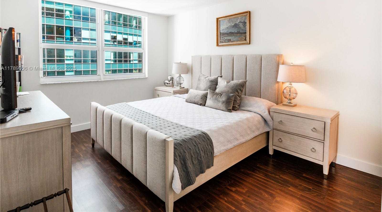 Small Image of 1155 BRICKELL BAY DR #2101, Miami Number 12