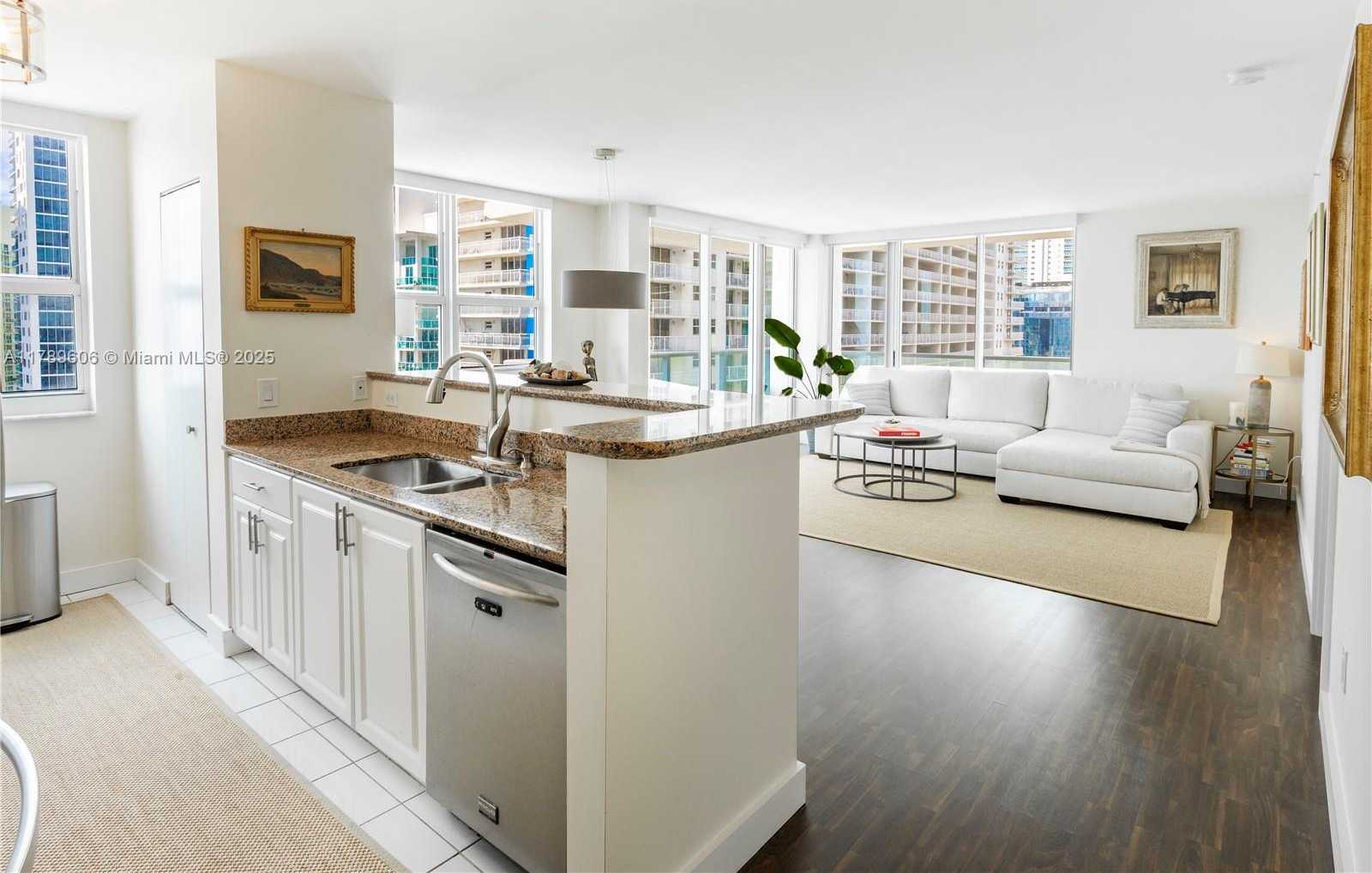 Small Image of 1155 BRICKELL BAY DR #2101, Miami Number 3