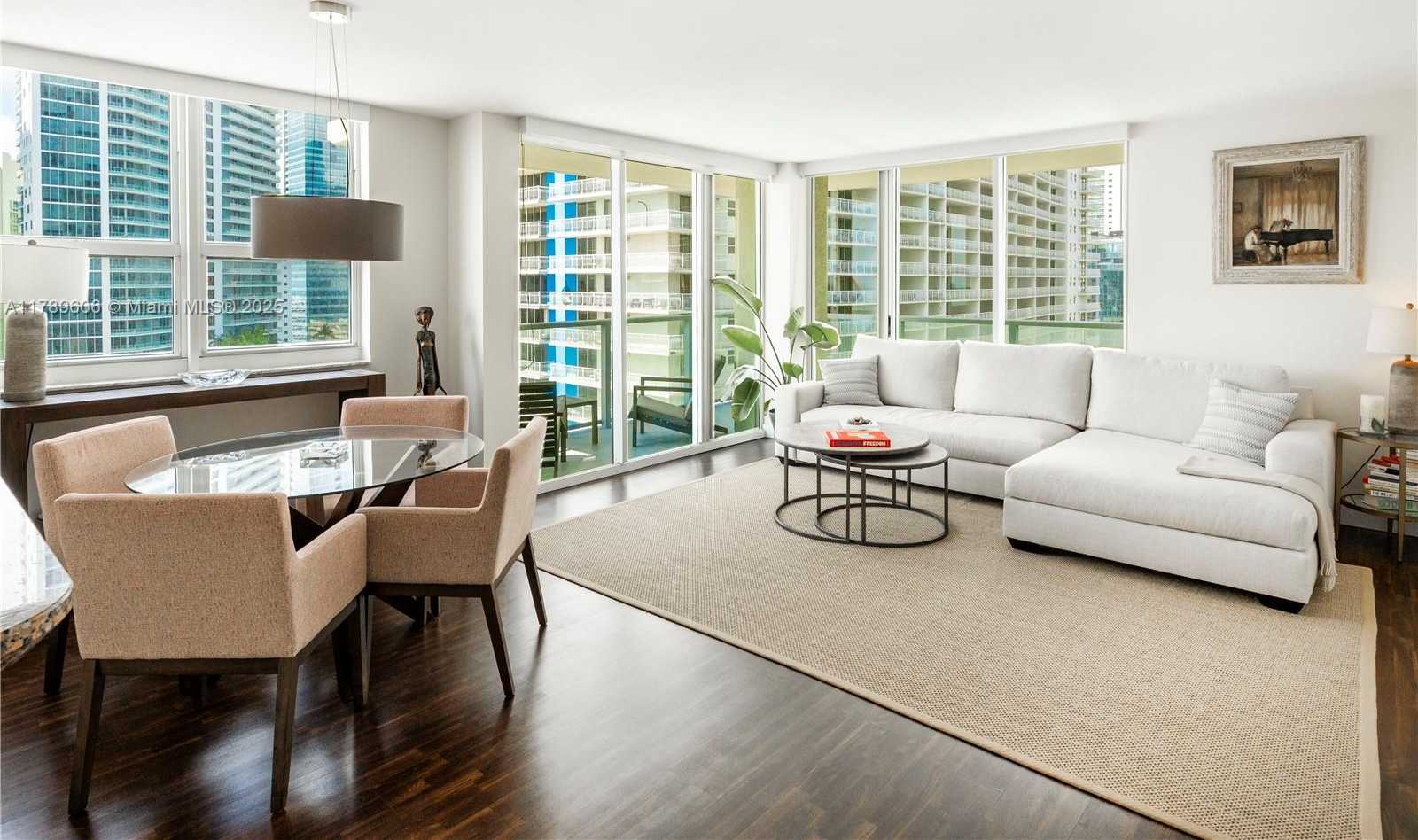 Small Image of 1155 BRICKELL BAY DR #2101, Miami Number 4