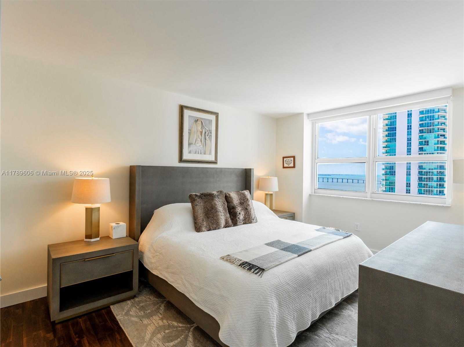 Small Image of 1155 BRICKELL BAY DR #2101, Miami Number 5