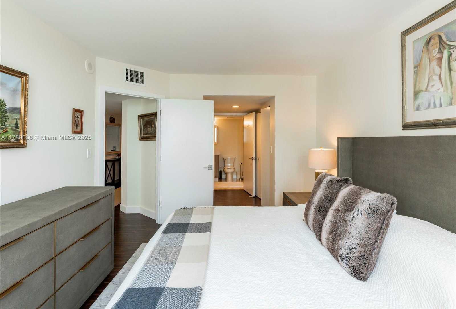 Small Image of 1155 BRICKELL BAY DR #2101, Miami Number 6