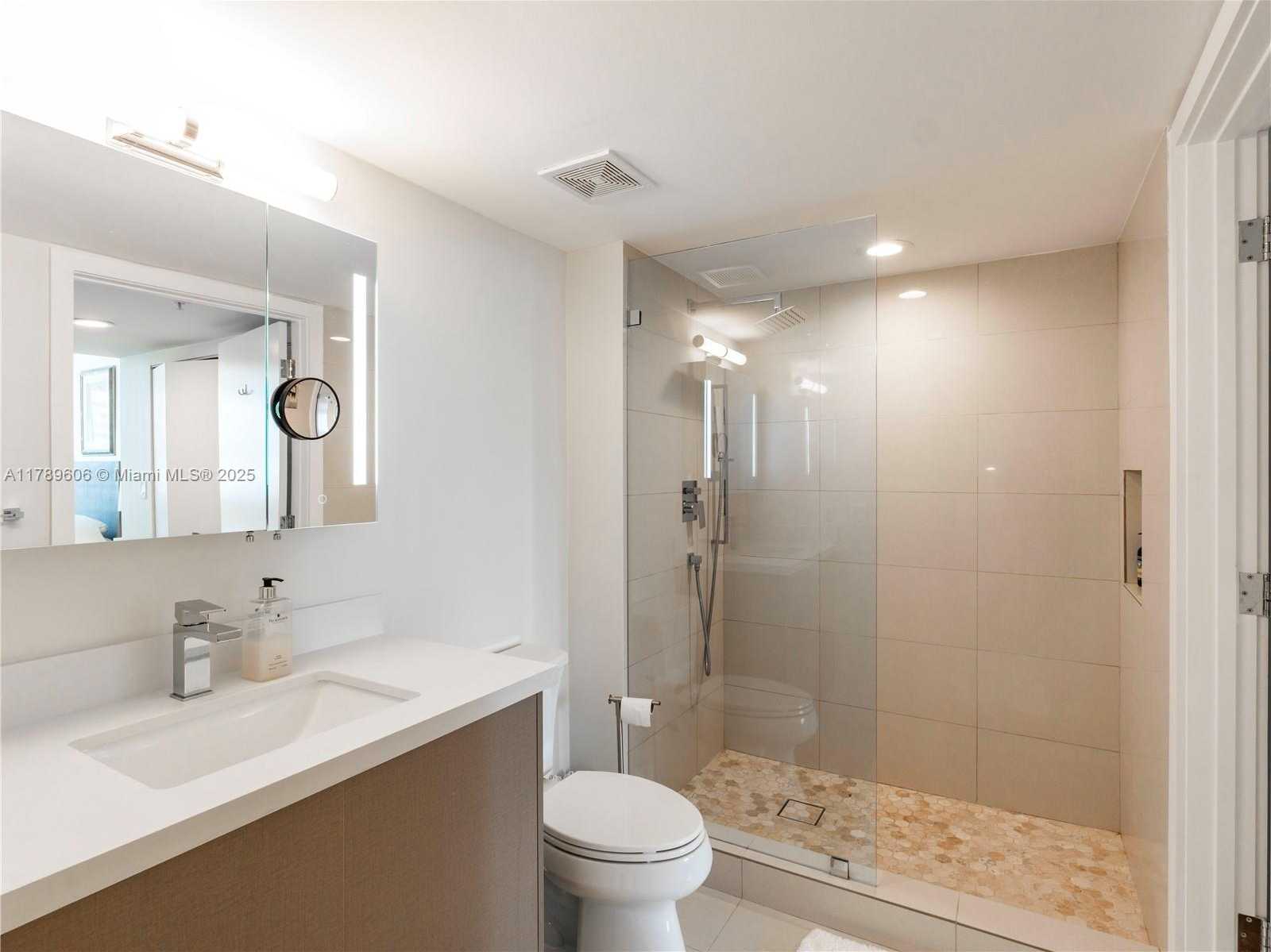 Small Image of 1155 BRICKELL BAY DR #2101, Miami Number 8