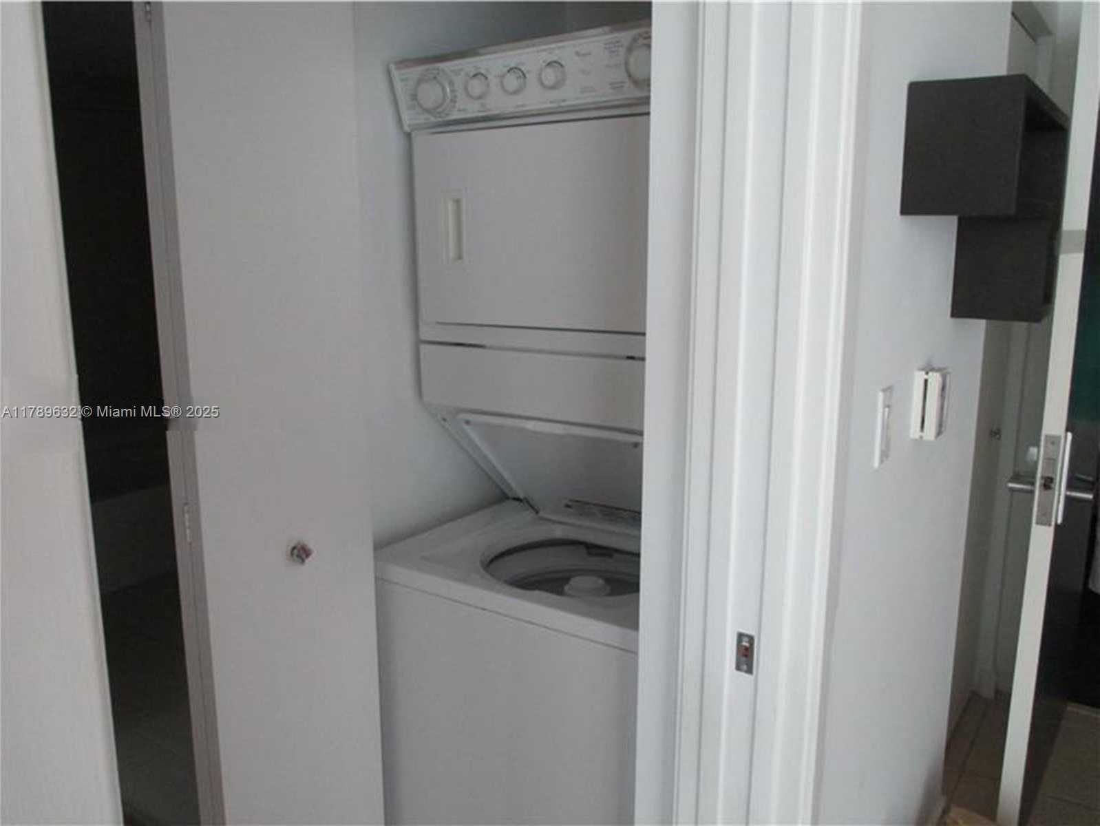 Small Image of 335 SOUTH BISCAYNE BLVD #1904, Miami Number 18