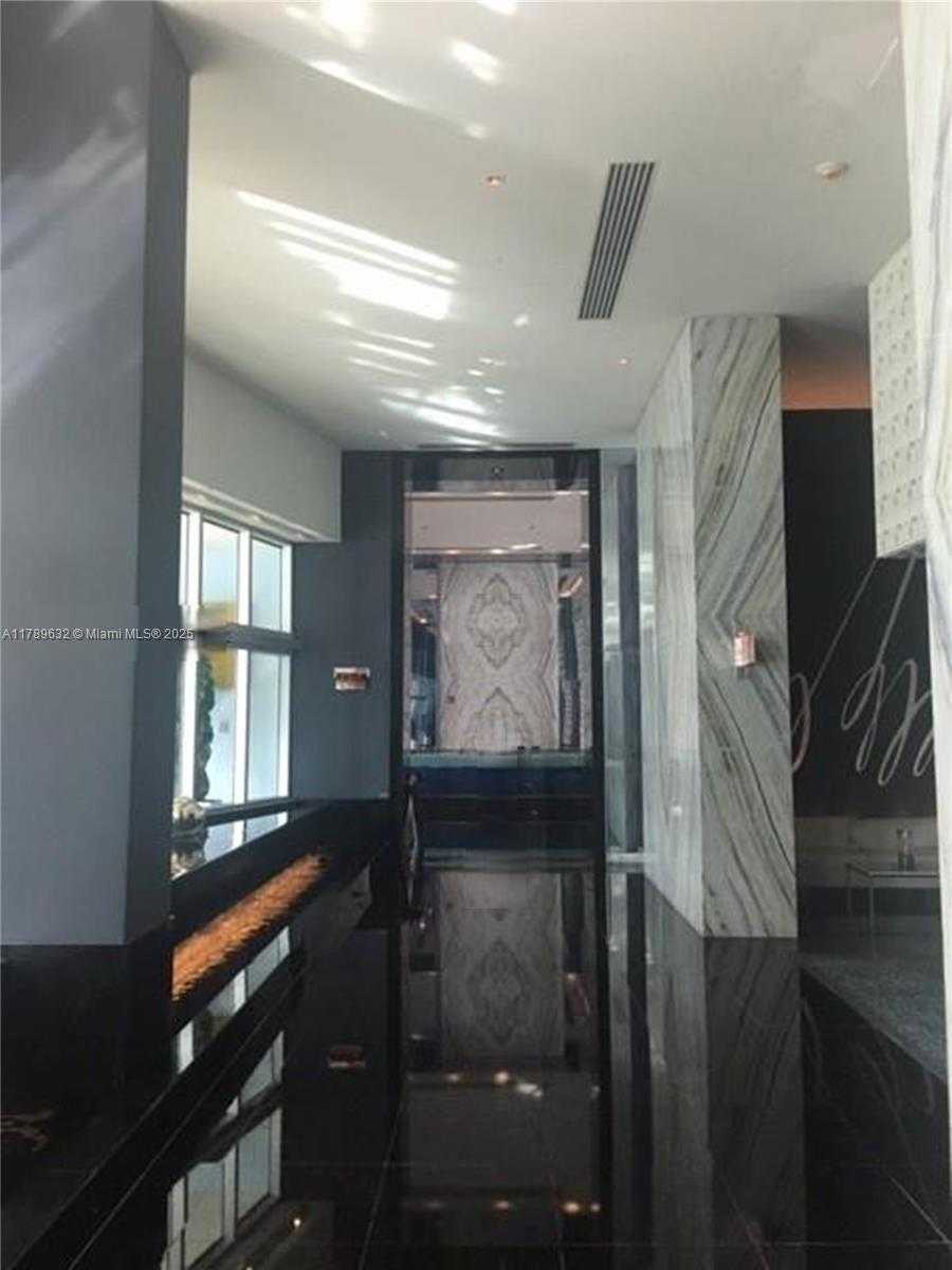 Small Image of 335 SOUTH BISCAYNE BLVD #1904, Miami Number 25