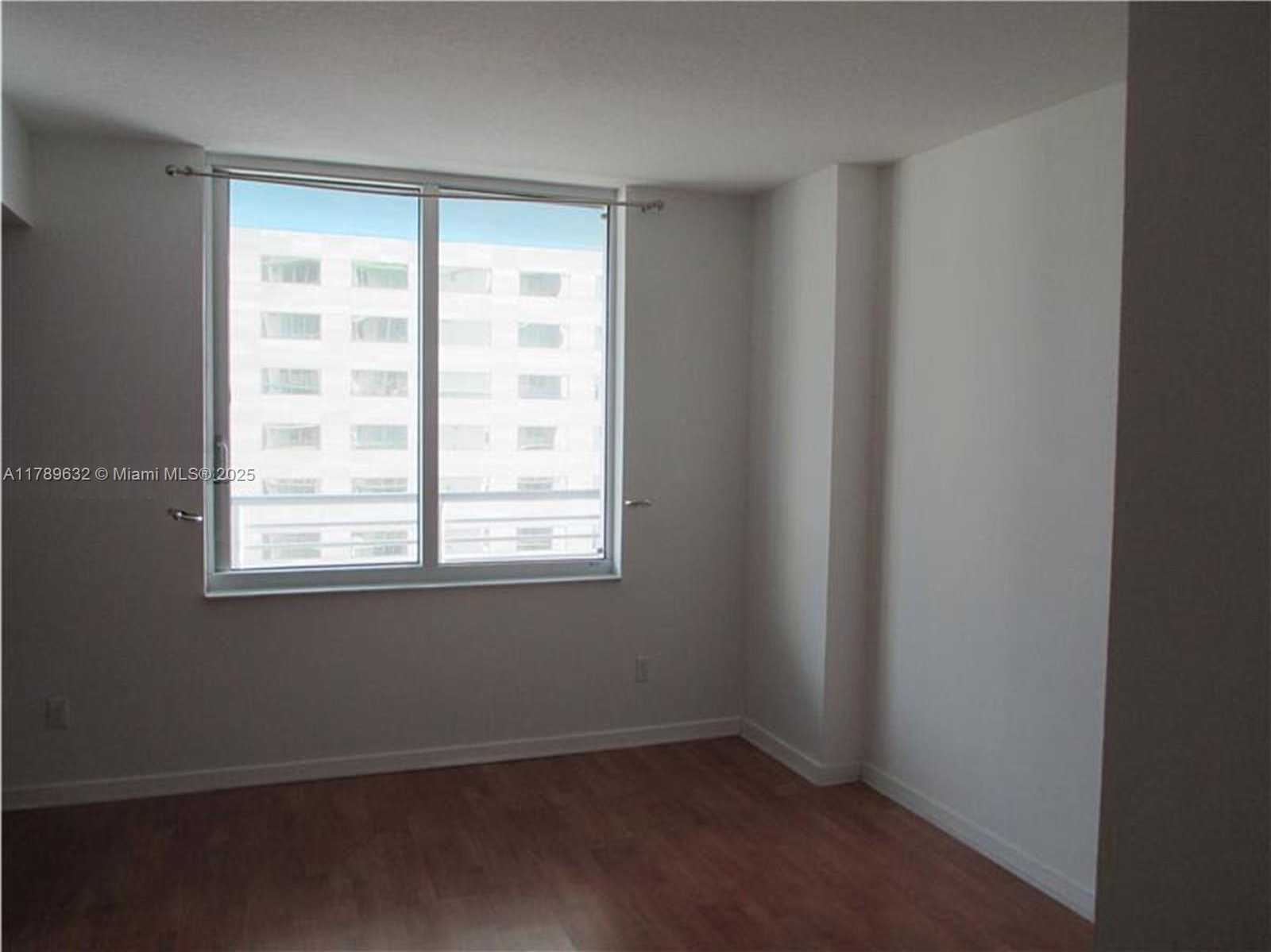 Small Image of 335 SOUTH BISCAYNE BLVD #1904, Miami Number 8