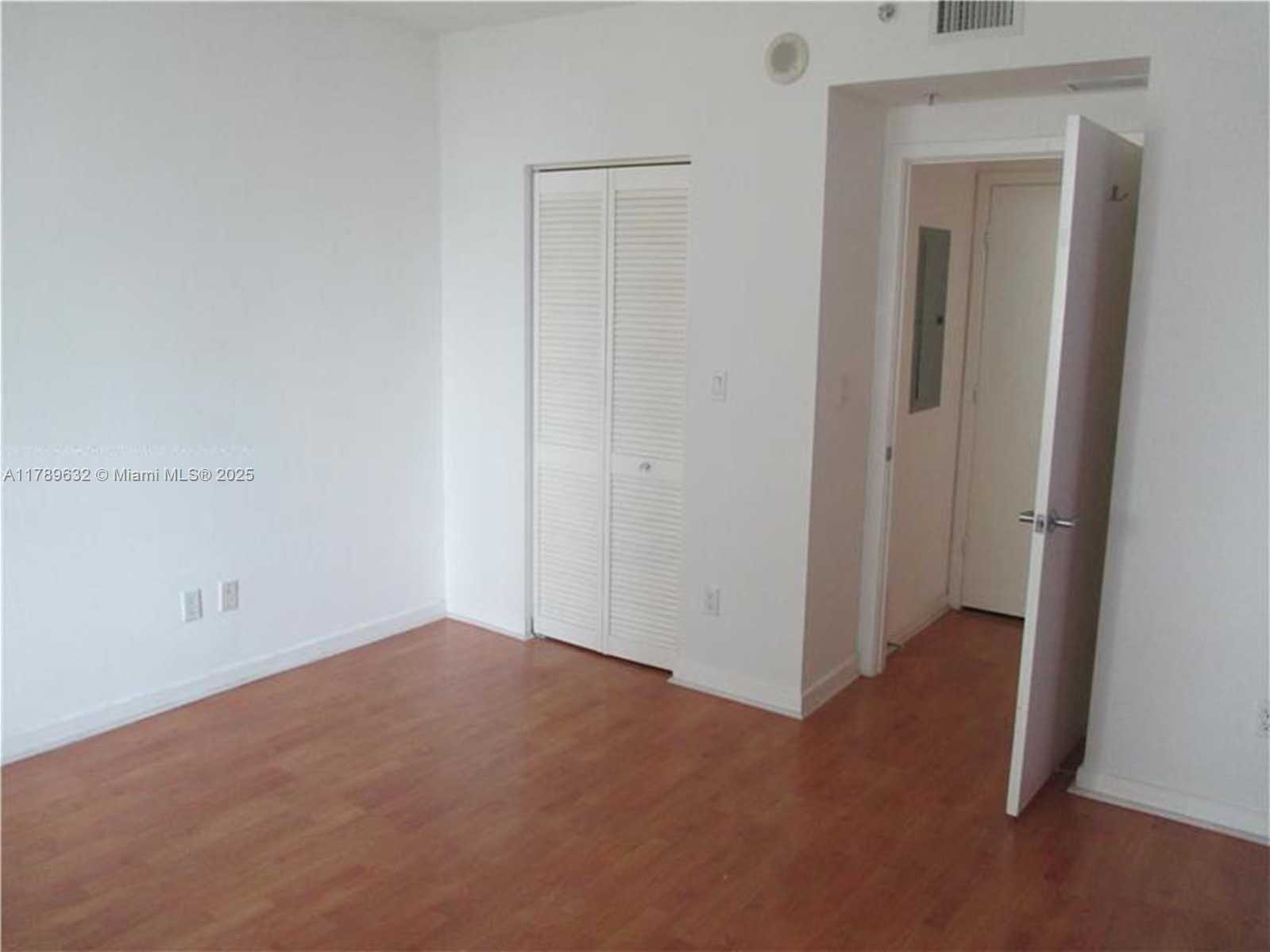 Small Image of 335 SOUTH BISCAYNE BLVD #1904, Miami Number 9