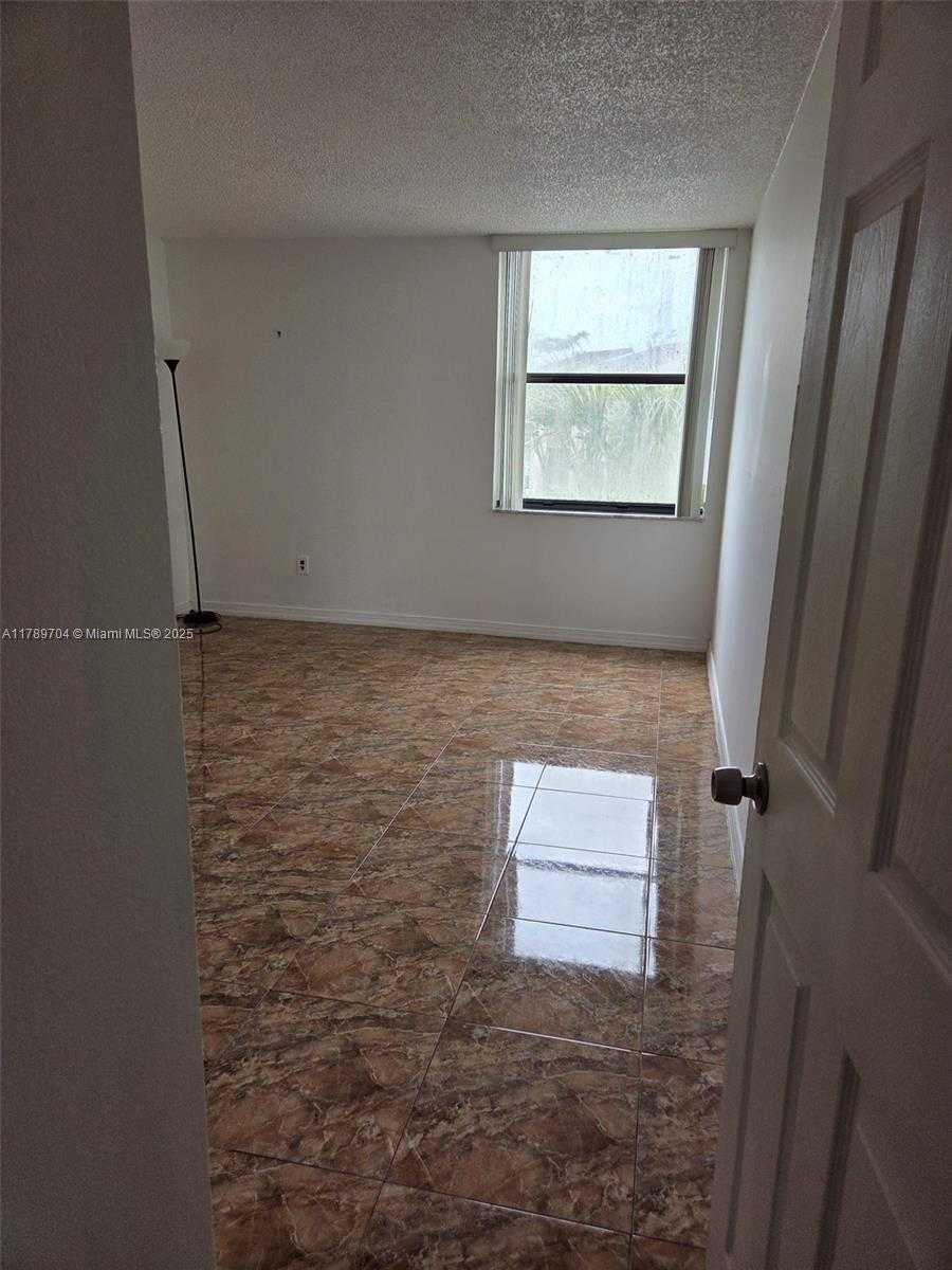 Small Image of 14601 NORTH KENDALL DR #304K, Miami Number 15