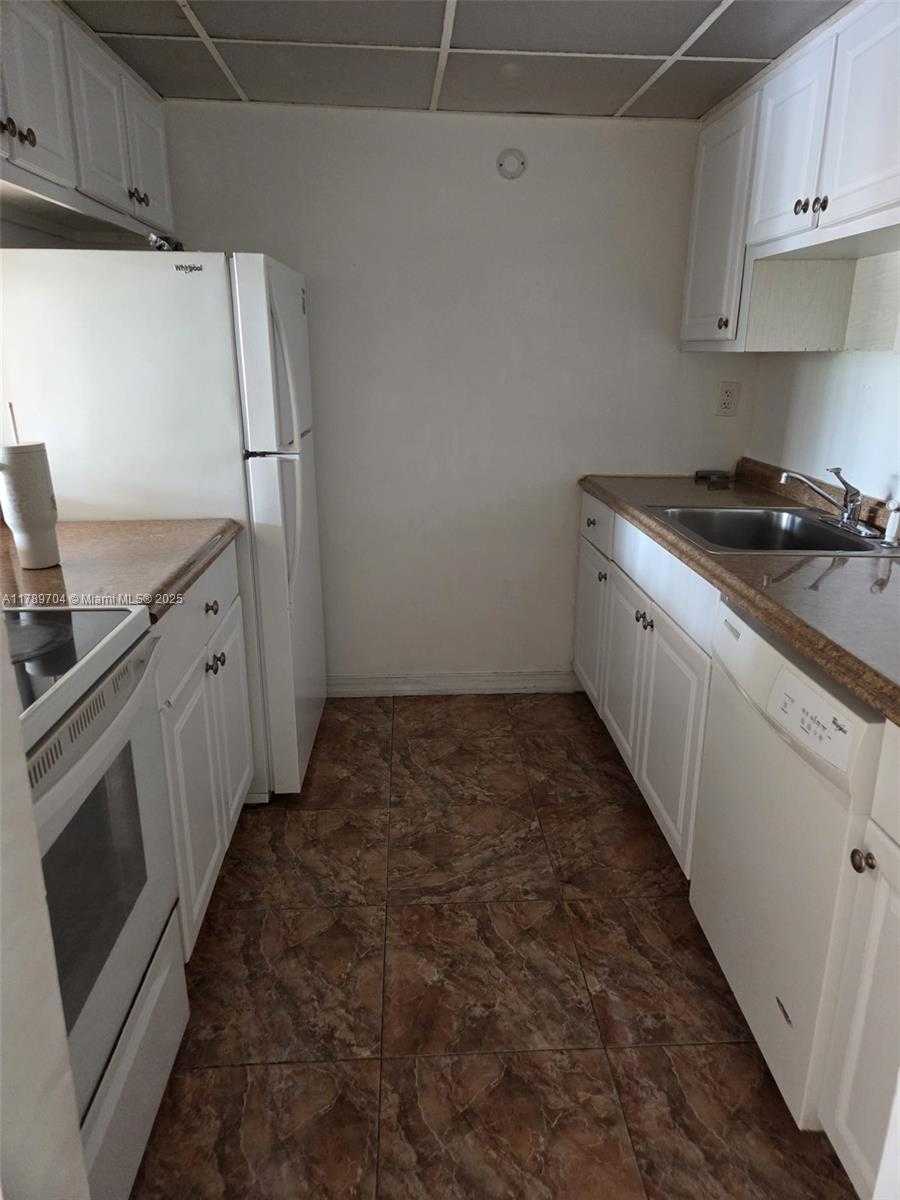 Small Image of 14601 NORTH KENDALL DR #304K, Miami Number 16