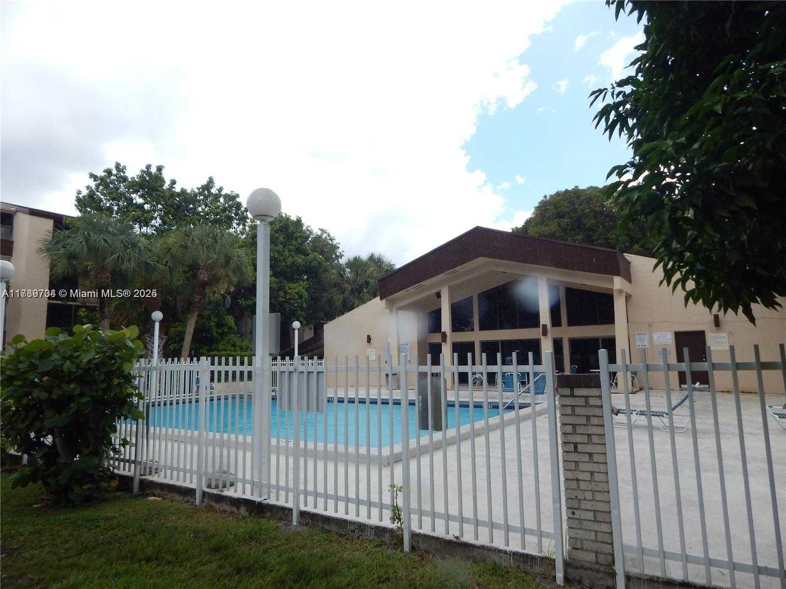 Small Image of 14601 NORTH KENDALL DR #304K, Miami Number 2