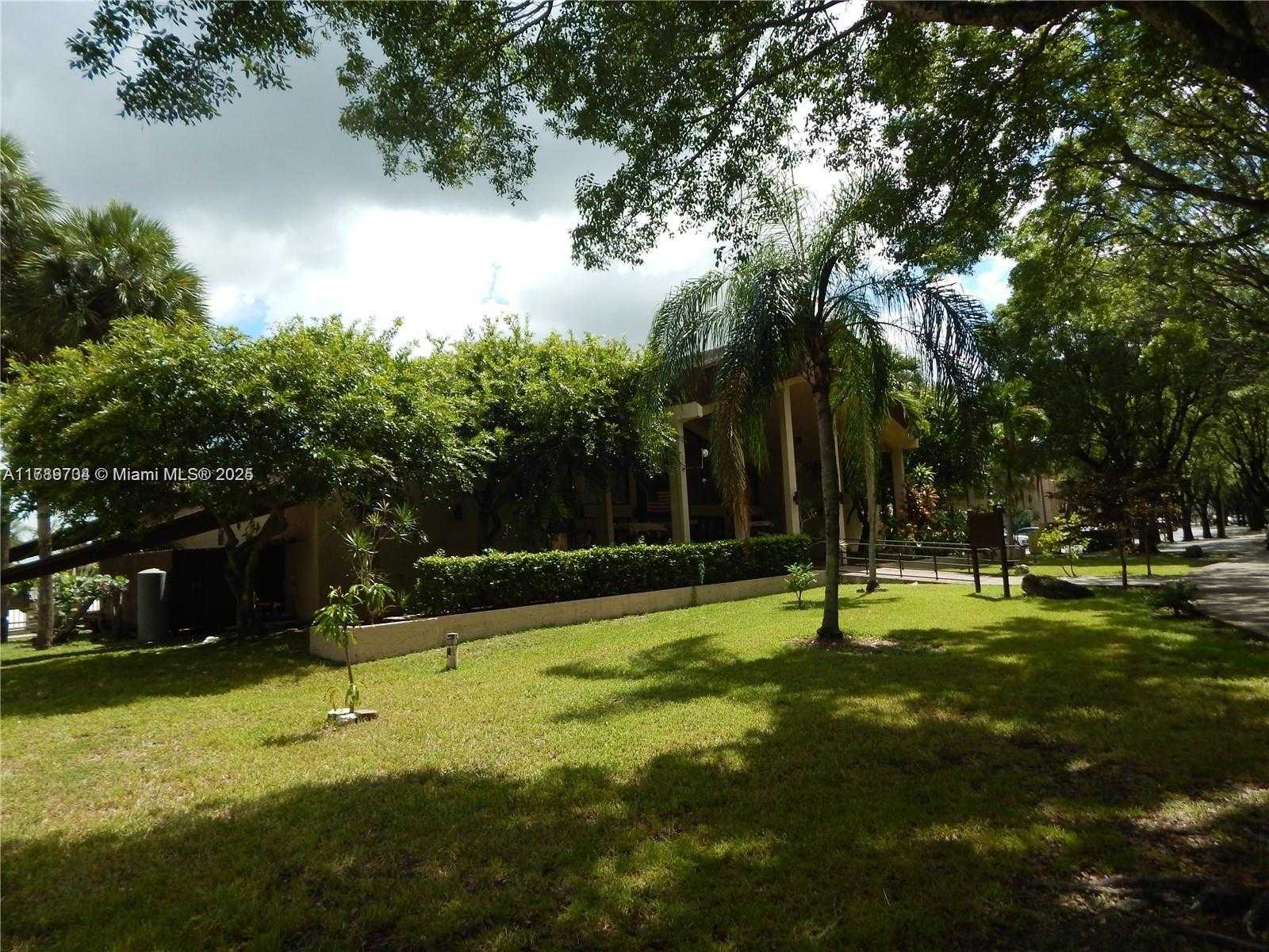 Small Image of 14601 NORTH KENDALL DR #304K, Miami Number 5