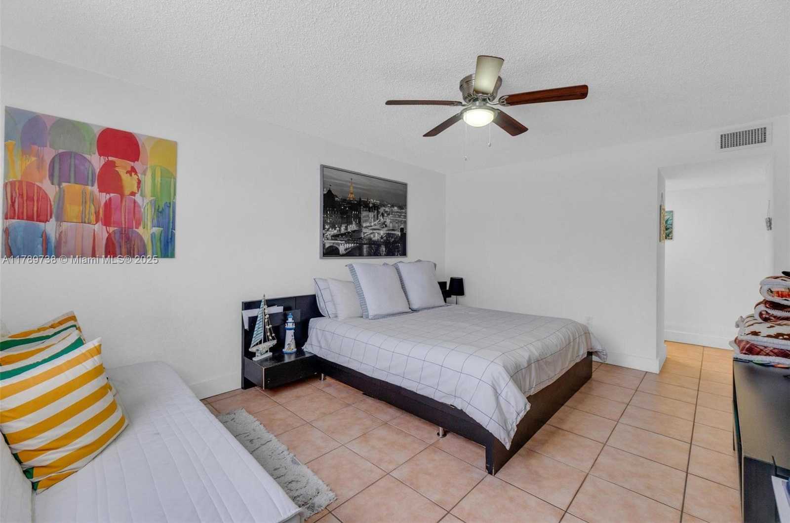 Small Image of 18011 BISCAYNE BLVD #302, Aventura Number 11